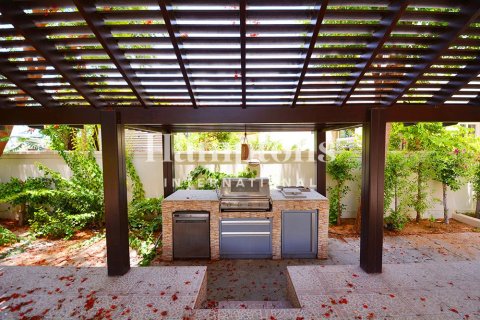 Villa à Emirates Hills, Dubai, 5 chambres, 727.80210200 m², № 63616 - photo 10