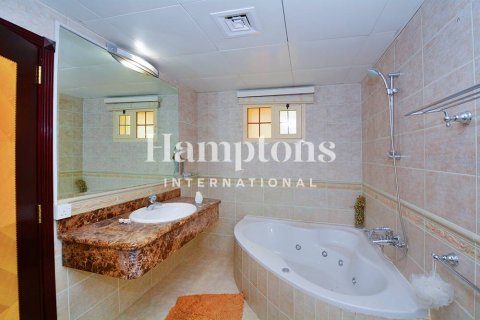 Villa à Emirates Hills, Dubai, 5 chambres, 727.80210200 m², № 63616 - photo 8