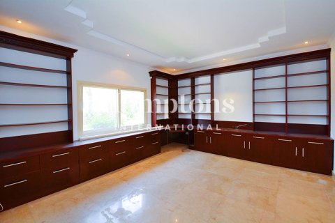 Villa à Emirates Hills, Dubai, 5 chambres, 727.80210200 m², № 63616 - photo 25