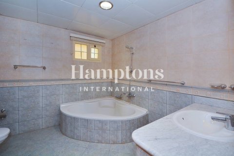 Villa à Emirates Hills, Dubai, 5 chambres, 727.80210200 m², № 63616 - photo 12