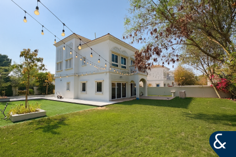 Купить виллу в Jumeirah Village Triangle, Дубай: 2 спальни, 658м², № 78998 - фото 1