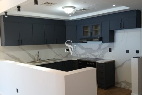 Снять в аренду квартиру в Churchill Towers, Бизнес-Бэй, Дубай: 2 спальни, 118м², № 115590 - фото 4