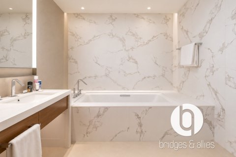 Apartment in Downtown Dubai (Downtown Burj Dubai), Dubai 3 bedrooms, 156 sq.m. № 137422 - photo 20