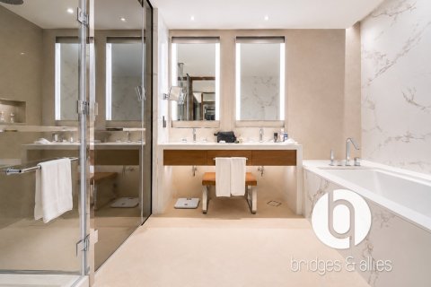 Apartment in Downtown Dubai (Downtown Burj Dubai), Dubai 3 bedrooms, 156 sq.m. № 137422 - photo 19