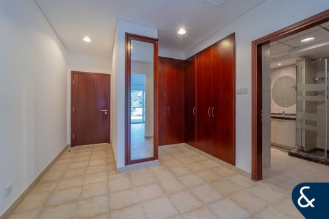 Снять в аренду виллу в Green Community Motor City, Motor City, Дубай: 4 спальни, 399м², № 91526 - фото 13