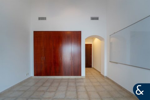 Снять в аренду виллу в Green Community Motor City, Motor City, Дубай: 4 спальни, 399м², № 91526 - фото 9