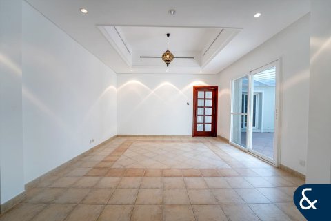 Снять в аренду виллу в Green Community Motor City, Motor City, Дубай: 4 спальни, 399м², № 91526 - фото 6