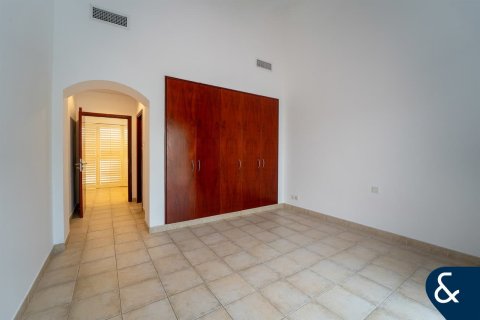 Снять в аренду виллу в Green Community Motor City, Motor City, Дубай: 4 спальни, 399м², № 91526 - фото 10