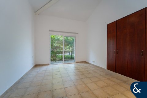 Снять в аренду виллу в Green Community Motor City, Motor City, Дубай: 4 спальни, 399м², № 91526 - фото 2