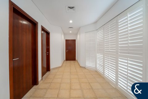 Снять в аренду виллу в Green Community Motor City, Motor City, Дубай: 4 спальни, 399м², № 91526 - фото 11