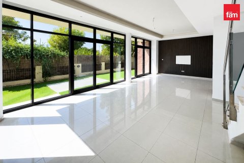 Villa in Dubai 5 bedrooms, 421.6 sq.m. № 118372 - photo 2