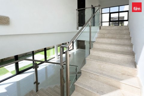 Villa in Dubai 5 bedrooms, 421.6 sq.m. № 118372 - photo 3