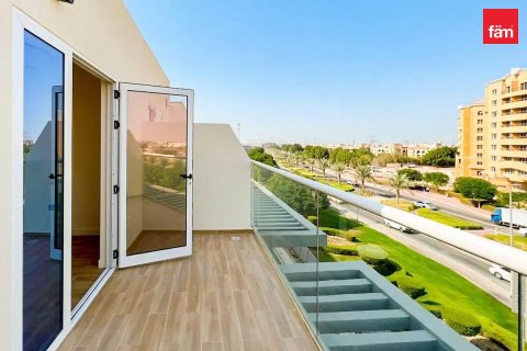Villa in Dubai 4 bedrooms, 78.6 sq.m. № 135202 - photo 3