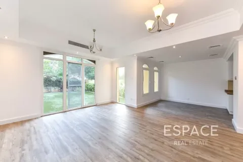 Снять в аренду виллу в Арабиан Ранчес, Дубай: 2 спальни, 175м², № 71294 - фото 2