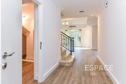 Снять в аренду виллу в Арабиан Ранчес, Дубай: 2 спальни, 175м², № 71294 - фото 5