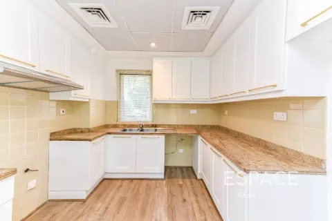 Снять в аренду виллу в Арабиан Ранчес, Дубай: 2 спальни, 175м², № 71294 - фото 3