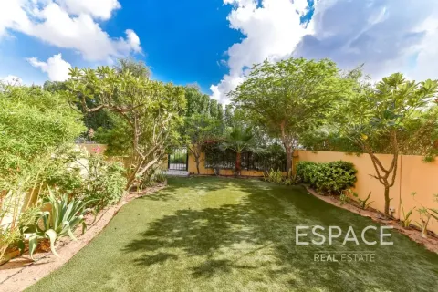 Снять в аренду виллу в Арабиан Ранчес, Дубай: 2 спальни, 175м², № 71294 - фото 15