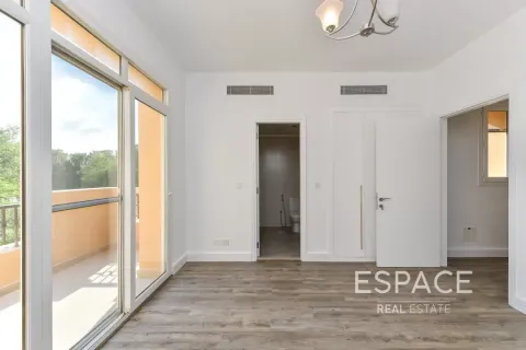 Снять в аренду виллу в Арабиан Ранчес, Дубай: 2 спальни, 175м², № 71294 - фото 9