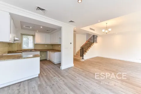 Снять в аренду виллу в Арабиан Ранчес, Дубай: 2 спальни, 175м², № 71294 - фото 4