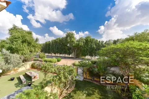 Снять в аренду виллу в Арабиан Ранчес, Дубай: 2 спальни, 175м², № 71294 - фото 14