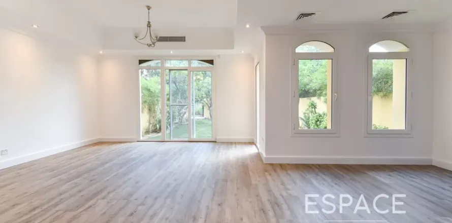 Вилла в Арабиан Ранчес, Дубай, 2 спальни, 175м², № 71294