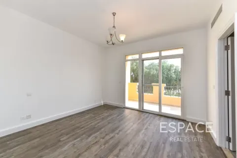 Снять в аренду виллу в Арабиан Ранчес, Дубай: 2 спальни, 175м², № 71294 - фото 8