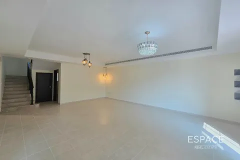 Снять в аренду таунхаус в Арабиан Ранчес, Дубай: 3 спальни, 234м², № 71310 - фото 3