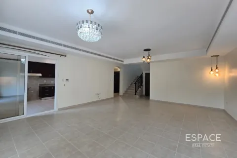 Снять в аренду таунхаус в Арабиан Ранчес, Дубай: 3 спальни, 234м², № 71310 - фото 4