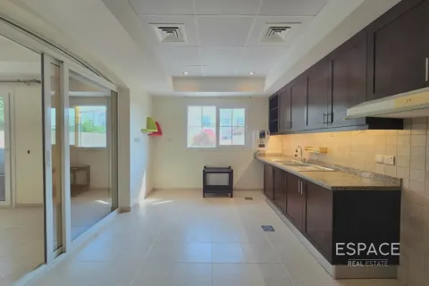 Снять в аренду таунхаус в Арабиан Ранчес, Дубай: 3 спальни, 234м², № 71310 - фото 5