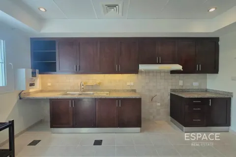 Снять в аренду таунхаус в Арабиан Ранчес, Дубай: 3 спальни, 234м², № 71310 - фото 6