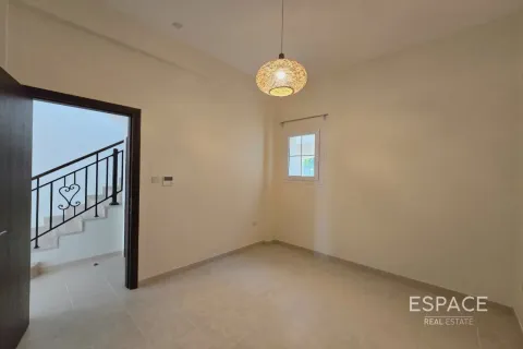 Снять в аренду таунхаус в Арабиан Ранчес, Дубай: 3 спальни, 234м², № 71310 - фото 8