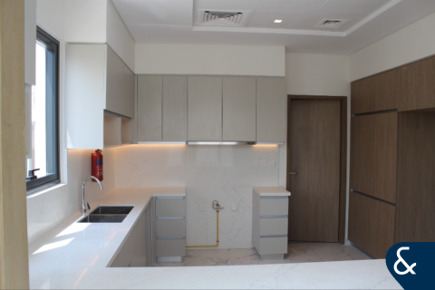 Villa in Al Furjan, Dubai 4 bedrooms, 567 sq.m. № 76095 - photo 6