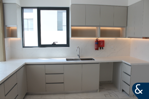 Villa in Al Furjan, Dubai 4 bedrooms, 567 sq.m. № 76095 - photo 5