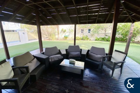 Villa in Jumeirah Village Triangle, Dubai 4 bedrooms, 649 sq.m. № 76194 - photo 12