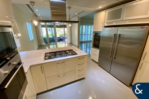 Villa in Jumeirah Village Triangle, Dubai 4 bedrooms, 649 sq.m. № 76194 - photo 1