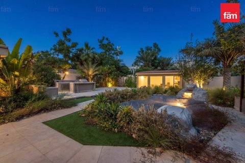 Снять в аренду виллу в Дубае: 2 спальни, 767.3м², № 89340 - фото 2