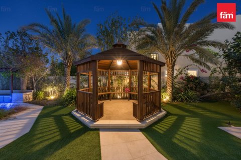 Снять в аренду виллу в Дубае: 2 спальни, 767.3м², № 89340 - фото 3