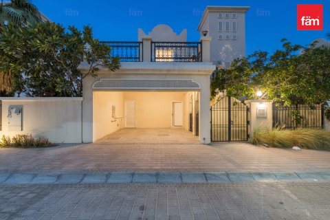 Снять в аренду виллу в Дубае: 2 спальни, 767.3м², № 89340 - фото 7