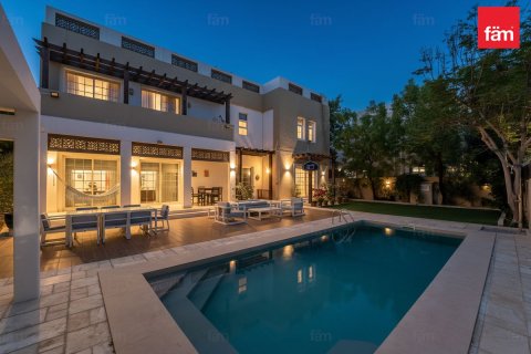 Villa à Dubai, 5 chambres, 756 m², № 89342