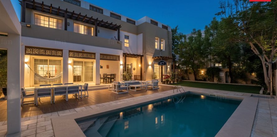Villa à Dubai, 5 chambres, 756 m², № 89342