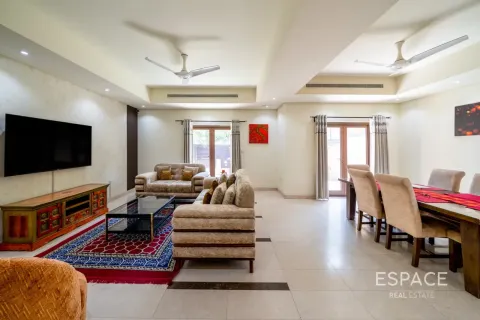 Adosado en Al Furjan, Dubai, 3 dormitorios, 262 m², № 122273 - foto 4