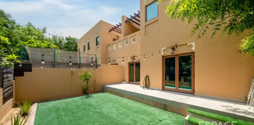 Adosado en Al Furjan, Dubai, 3 dormitorios, 262 m², № 122273