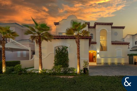 Купить виллу в Джумейра Гольф Эстейтс, Дубай: 4 спальни, 566м², № 75693 - фото 1