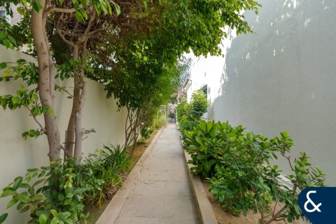 Купить виллу в Арабиан Ранчес, Дубай: 4 спальни, 846м², № 75698 - фото 15