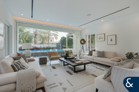 Купить виллу в Арабиан Ранчес, Дубай: 4 спальни, 846м², № 75698 - фото 5