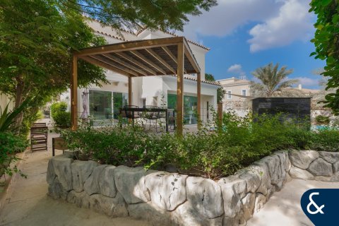 Купить виллу в Арабиан Ранчес, Дубай: 4 спальни, 846м², № 75698 - фото 14