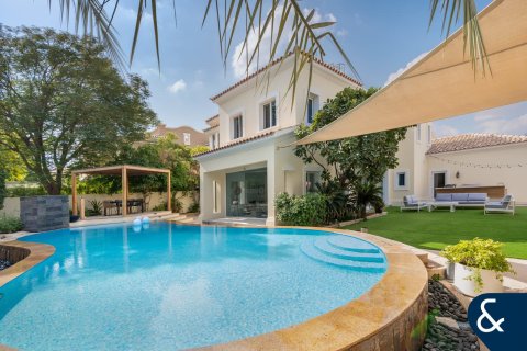 Купить виллу в Арабиан Ранчес, Дубай: 4 спальни, 846м², № 75698 - фото 1