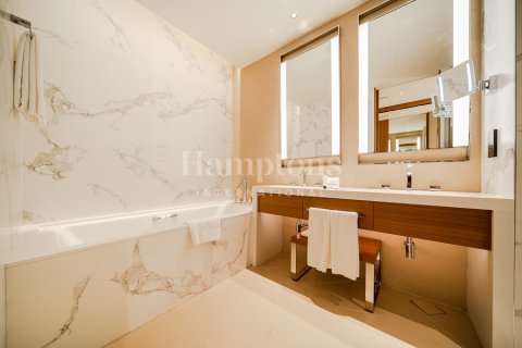 Apartment in Downtown Dubai (Downtown Burj Dubai), Dubai 2 bedrooms, 98.35919319 sq.m. № 108906 - photo 2