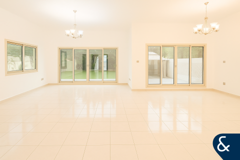 Villa à Jumeirah Village Circle, Dubai, 4 chambres, 501 m², № 74856 - photo 1