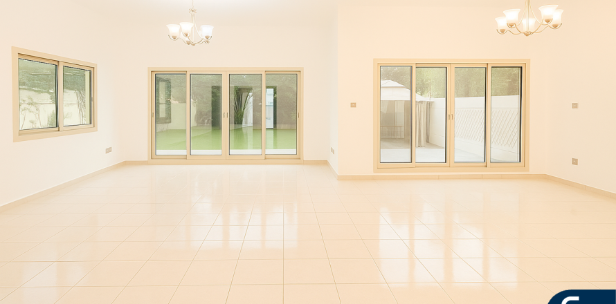 Villa en Jumeirah Village Circle, Dubai, 4 dormitorios, 501 m², № 74856